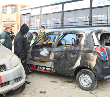 ट्याक्सीसँगै मलाई पनि जलाउन खाेजेका थिए